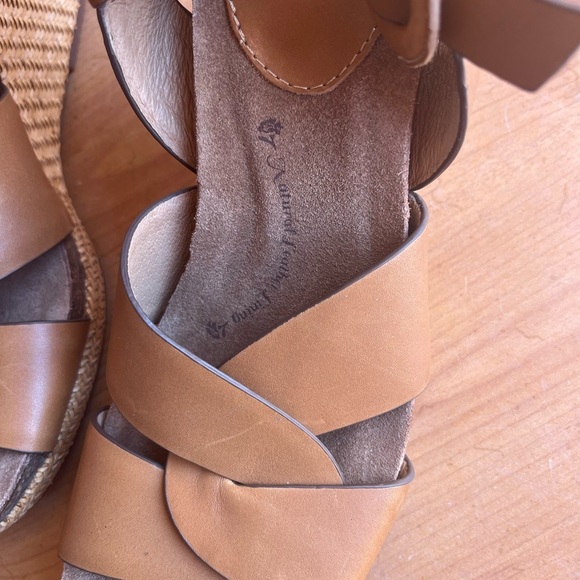 Sofft Women's Brown Leather Sandals - Picture 3 of 7